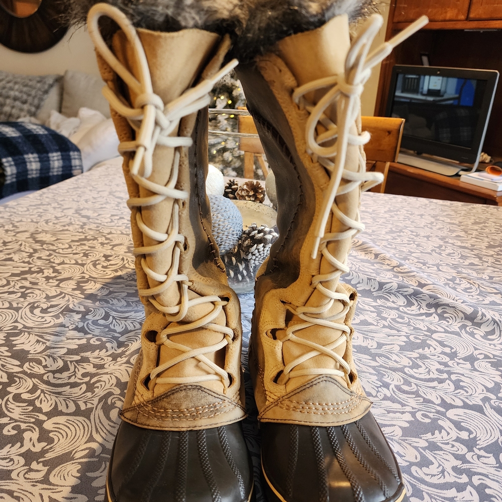 Sorel Cate The Great Black and Tan Lace-Up Fur Boots Size 7 So Warm And Comfy - Picture 5 of 7
